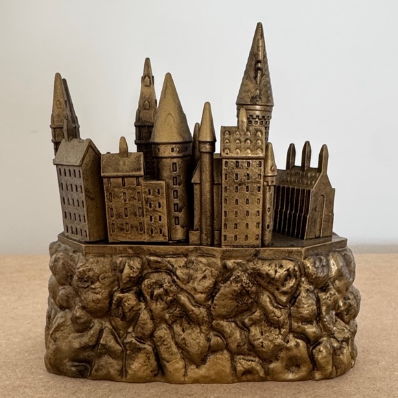 Hallmark Hogwarts Perpetual Calendar - Picture 5 of 6